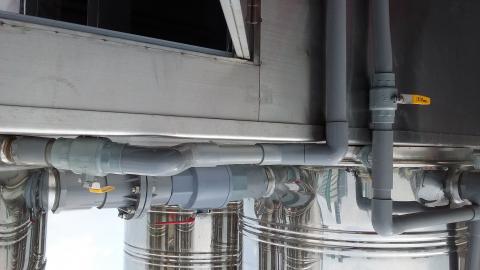 统理水电 - 水塔安裝配管。