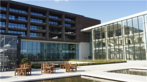 李愷威 - 青島涵碧樓-框架式帷幕 , 不鏽鋼門窗 , 採光罩