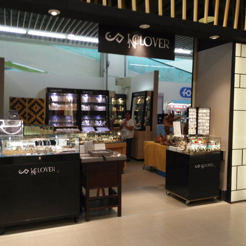 Quinta設計工作室 - 百貨駐店攤位之CIS視覺整合設計