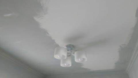 雲衣工作室 - 天花板漆到一半
