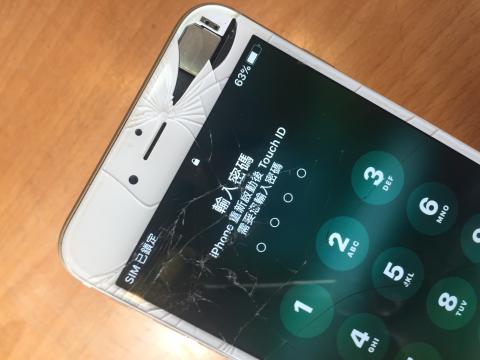 A-kai iphone維修中心 - iphone6/6p面板摔破嗎?我們有專業設備可以幫您更換表面玻璃喔!幫您省去花費高額費用!