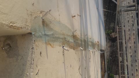 宇詮油漆防水抓漏工程行 - 裂縫漏水高壓灌注處理中