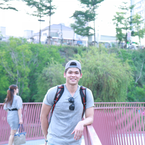 提供翻译i服務的專家Thinh Vo