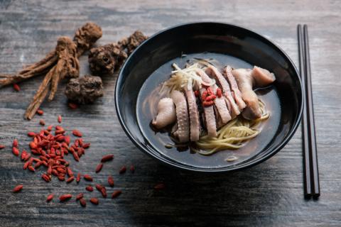 黑本。影像設計 - [美食攝影]
透過顏色、形狀、擺盤等各種裝飾搭配，呈現食物之特色及魅力。