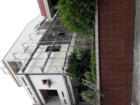 雙全工程行 - 幫居家穿衣服防止壁癌漏水還是滲水跟水泥脫落。