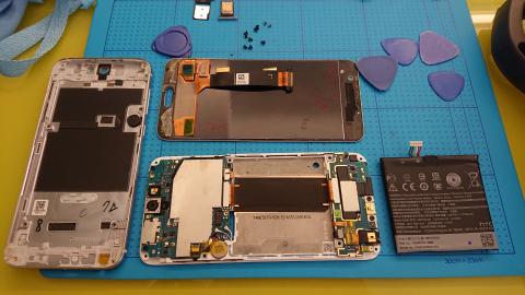 極易修科技有限公司 - hTC A9電池更換