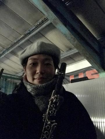 游雅晴 - 2018年三月在英國伯明罕首演現代歌劇 "Wake"，在改裝工廠的舞台場景表演好冷，戶外下雪！