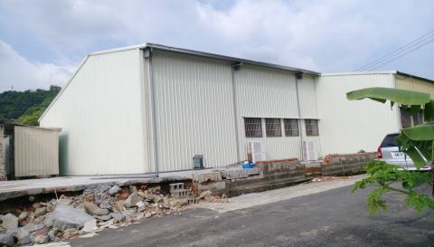 陳文榮      阿忠專業鐵工 - H鋼骨400*300 橡牙白清板,約70坪