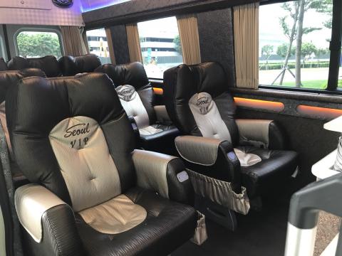 瑞勳國際旅行社 - 豪華保母九人座獨立總統座椅