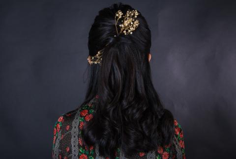 粗工阿龍 - 與固定造形師合作，不用擔心妝髮問題。