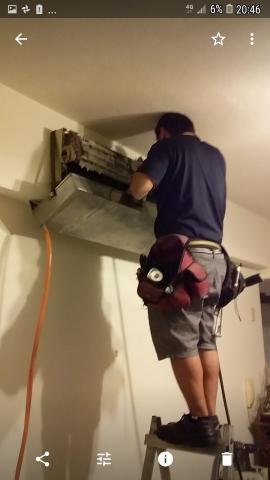 冷氣王團隊 - 清洗室內機保養過程