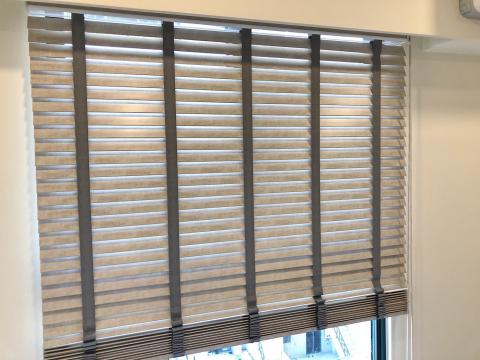 窗簾塑膠地板SPC卡扣 - 木百葉