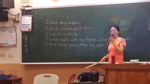 英語通  - 一對多成人美語口說及寫作教學：中台灣社區大學。