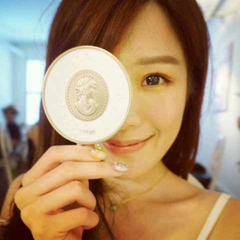 提供總機服務的專家LifewithQuinny八比愛漂亮