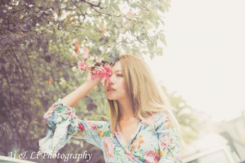 周靄里 - 個人風格寫真創作(5)
臉書搜尋：周靄里