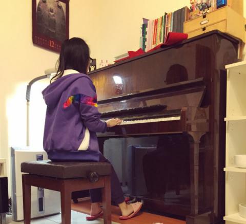 鋼琴家教/陪練 - 此為老師家之授課環境。