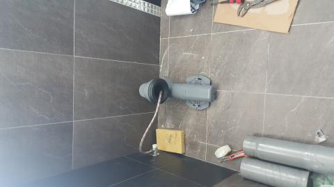 林旭崙集佳水電裝修 - 安裝新式馬桶的試漏以零失誤的安裝為前提