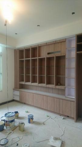 乾品帝室內設計 - 大家晚上好~小編又來跟大家分享，最近一樣南來北往的跑，這是今天在台南新營另一個工地安裝鐵件烤漆拉門的樣子，感謝業主的託付，讓我們有機會完成，樣式可以依照設計程度客製化，交給我們承接的案子，我們施工進度都會做照片紀錄，向業主回報，從鐵件在工廠內的製程，以及到現場的安裝，我們工程品質都會作透明的追蹤，所以交給我們就能放心喔～??
#台南新營
#客製化設計
#鐵件拉門烤白漆
#玻璃待進場
#感謝廠商