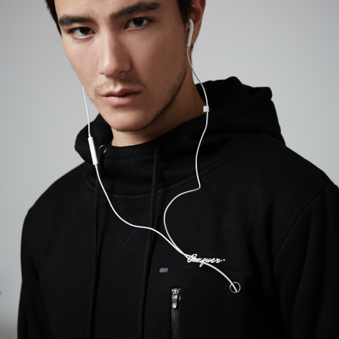 爲之商企 - 男裝商企設計＿胸前口袋耳機洞帽Ｔ