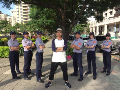 張乃文 - 當任桃園市桃園分局的編排師。