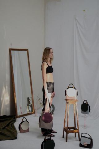 URD ART STUDIO - INCOMPLETE 包包形象視覺企劃 , 美術與服裝執行