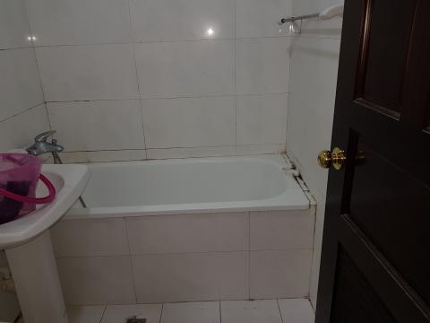 御宅清潔 - 廁所矽利康發霉處理前照