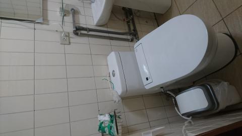 巨雅工程行 - 免治馬桶安裝：
我們提供各大廠牌免治馬桶挑選與安裝服務。