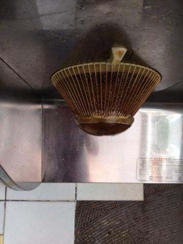 魔法居家清潔 - 使用近15年的抽油煙機（清洗前）