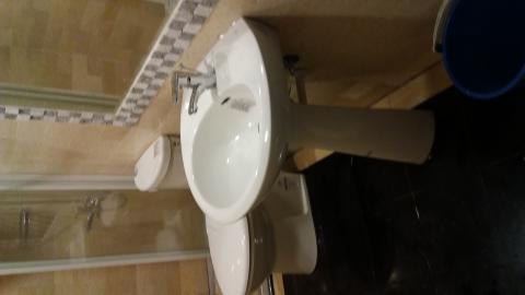 统理水电 - 面盆，马桶安裝。