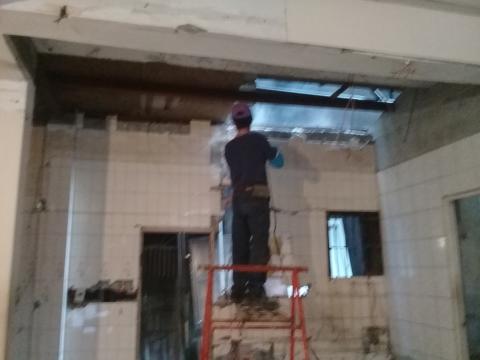 好運工程 - 浴室隔間打除