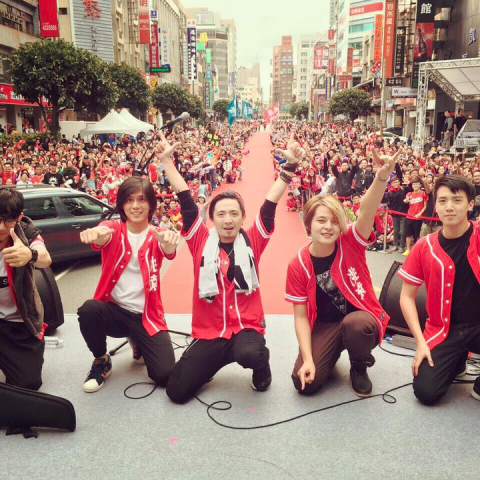 悍客音樂hangout music - 痞克四桃猿封王演唱會