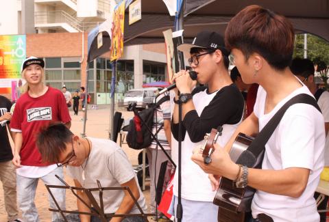 周靄里 - 學校社團活動照(2)
臉書搜尋：周靄里