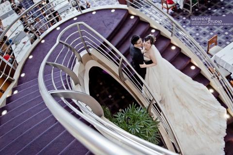 婚攝許小傑 - 每間婚宴場地,都有屬於它的特色。
若能利用空檔時間,在那些地方拍些美美合照,
是非常有紀念價值的。新竹國賓12F樓梯是必拍景! 婚攝許小傑 - 每間婚宴場地,都有屬於它的特色。
若能利用空檔時間,在那些地方拍些美美合照,
是非常有紀念價值的。新竹國賓12F樓梯是必拍景!