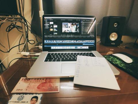 驛沢影像工作室EZeStudio - 乾淨簡潔的剪輯檯面