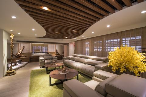 邑豐室內裝修業有限公司 - 空間性質: 沈香店/ 商業空間
座落位置: 新北市 新莊區 
建物面積 : 55坪 
室內格局 : 櫥窗區/ 洽談區/ 休息區/ 流理台/ 日式造景區
主要材料 : 透光石/ PVC 地磚/ 人造大理石/ 硅藻土/ 烤漆鐵件/ 系統櫥櫃/ 日本榻榻米

免費諮詢專線: 02-2599-3559
公司地址：台北市大同區承德路三段138號2樓
網站: www.eflux.com.tw