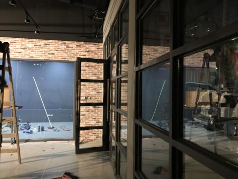 劉建暉 - 工業風的造型隔牆