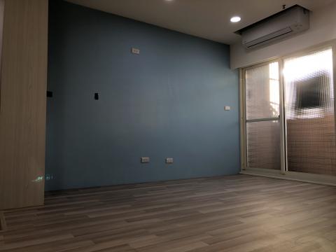 LUCY'S 空間設計 - 簡約北歐風設計
新莊中平路3米4整體空間、視覺色彩、燈光設計規劃
整合客廳及玄關區空間設計