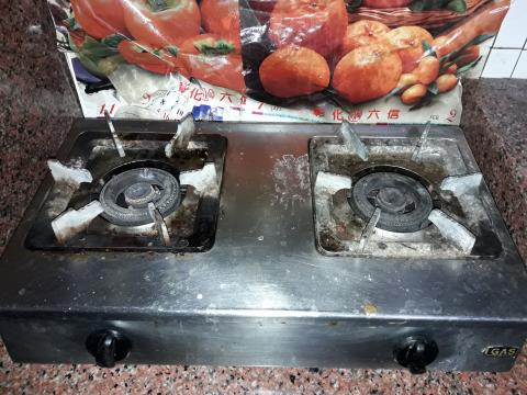 美福居家、冷氣清潔 - 瓦斯爐台清潔前