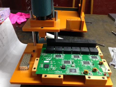 星辰工作室 - 電子零件壓合治具