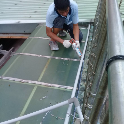 福隆工程行 - 雨遮矽利康防漏工程