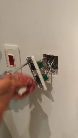 馬上到工程 - 電燈開關維修更換