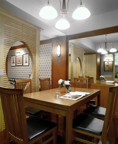 京采空間設計 - 新北汐止 中古屋設計親子宅–林公館
面積:21坪 (有效使用) 。 
建築:原始二房一衛改造公寓2樓
人口:小家庭4人。
風格:美式復古簡約。
這裡我們只使用最普通一般的建材,但著重大容量 (擴大坪效)、長久性的完整實用機能,完善屋主愛家與溫馨刻劃的每一段立體線條和濃郁的原木本色,理性與感性並蓄的大器格局,平易之中能演繹貴族氣息,高貴之中又不失簡捷利落的生活態度。 京采空間設計 - 新北汐止 中古屋設計親子宅–林公館
面積:21坪 (有效使用) 。 
建築:原始二房一衛改造公寓2樓
人口:小家庭4人。
風格:美式復古簡約。
這裡我們只使用最普通一般的建材,但著重大容量 (擴大坪效)、長久性的完整實用機能,完善屋主愛家與溫馨刻劃的每一段立體線條和濃郁的原木本色,理性與感性並蓄的大器格局,平易之中能演繹貴族氣息,高貴之中又不失簡捷利落的生活態度。