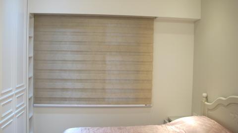 三華裝璜行 - 為增添時尚的設計感
特別請三華窗簾丈量施工
典雅的紫搭配夢幻的紗
營造出一份屬於家的溫馨感!
臥房的調光簾，讓您可隨心所欲
調節您所想要的光源喔！
特別感謝王先生給三華機會
讓三華為您打造出"家"的質感~