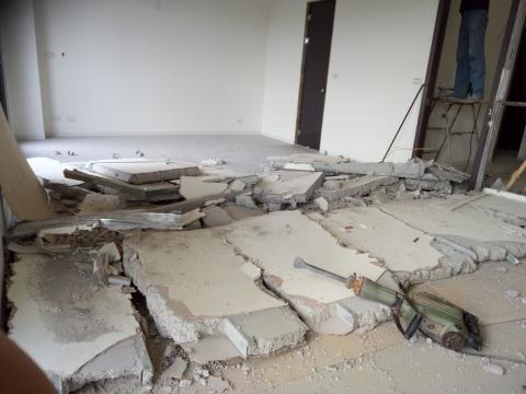 專業拆除打石 - 打除，輕隔間：輕質水泥牆（保利龍+水泥砂漿）