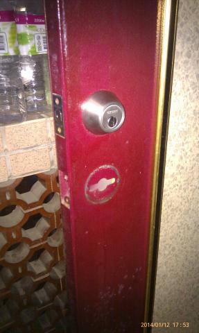 張簡先生 - 安裝新門鎖