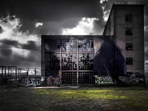 Acrylic's hot air balloon - 攝影作品 | Photography
2017 - Abandoned Powerhouse 發電廠上的凝視 , 墨爾本 , Australia.