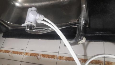 统理水电 - 流理枱冷熱混合长栓及逆滲透濾管安裝。