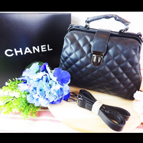 余佳靜 - 高階包包商品攝影。