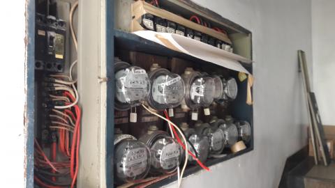 品興工程行 - 公寓更換電表和換粗大電線和總開關