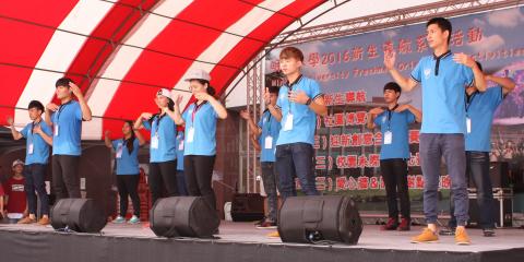 周靄里 - 學校社團活動照(1)
臉書搜尋：周靄里